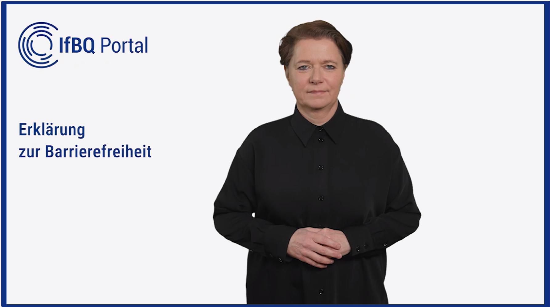 Eine Frau in einer schwarzen Bluse. Der Titel auf dem Bild: Erklärung zur Barrierefreiheit